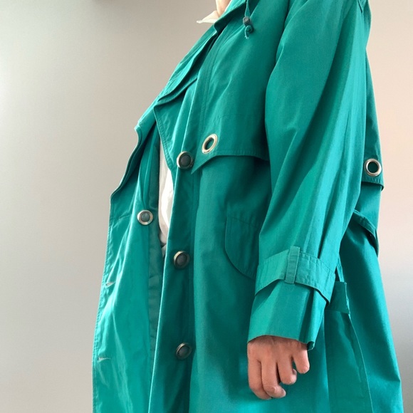 Vintage turquoise, lightweight cotton trenchcoat with belt and raglan sleeves. - Picture 3 of 13
